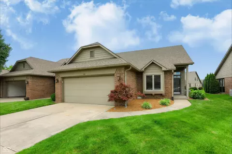 748 Cottage Ln, Greenwood, IN 46143