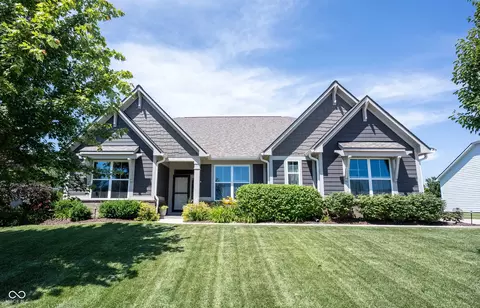 16816 Oxbow Dr, Westfield, IN 46074