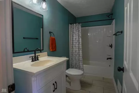 Bath - 251 S Avon Ave, Plainfield, IN 46168 photo 1 of 2