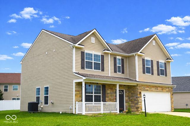 3325 Lake Stream Dr, Columbus, IN 47201
