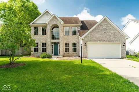 12705 Geist Cove Dr, Indianapolis, IN 46236