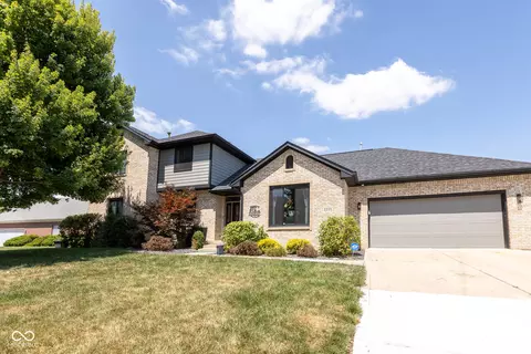 2225 Marina Ct, Greenwood, IN 46143