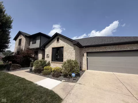 2225 Marina Ct, Greenwood, IN 46143