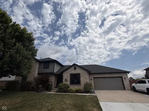 2225 Marina Ct, Greenwood, IN 46143