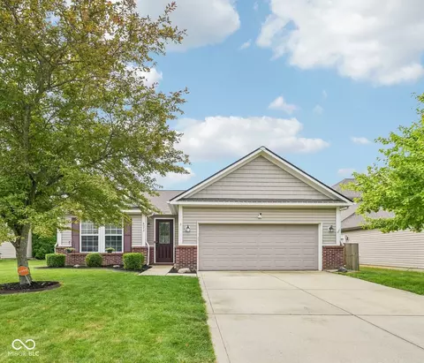 8072 Lawrence Woods Pl, Indianapolis, IN 46236