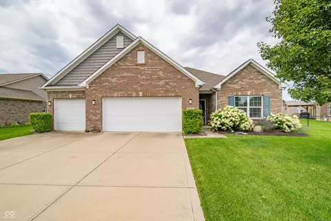 3190 S Courtney Dr, New Palestine, IN 46163