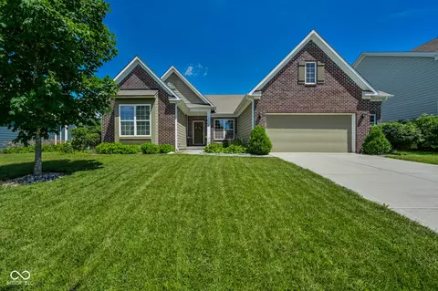 13848 Fieldcrest Dr, Mccordsville, IN 46055