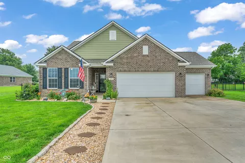 639 Cardinal Dr, Jamestown, IN 46147