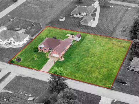636 W Shel Lyn Ct, Greenfield, IN 46140