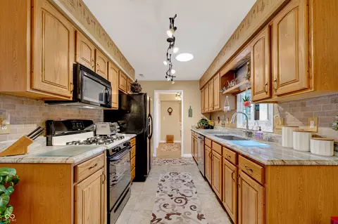 Kitchen - 175 Warwick Way, Pendleton, IN 46064 photo 1 of 4