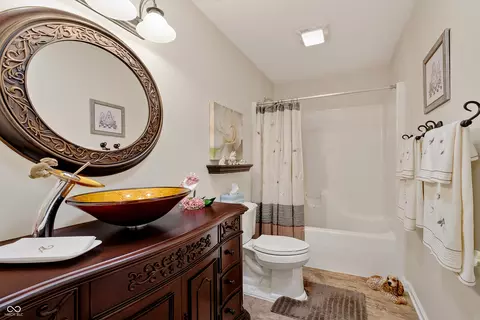 Bath - 175 Warwick Way, Pendleton, IN 46064 photo 2 of 2