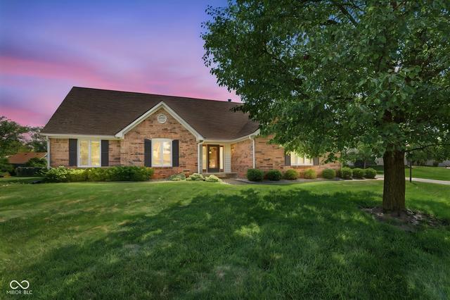 8051 Castle Cove Rd, Indianapolis, IN 46256