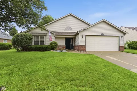 1960 Winfield Park Dr, Greenfield, IN 46140