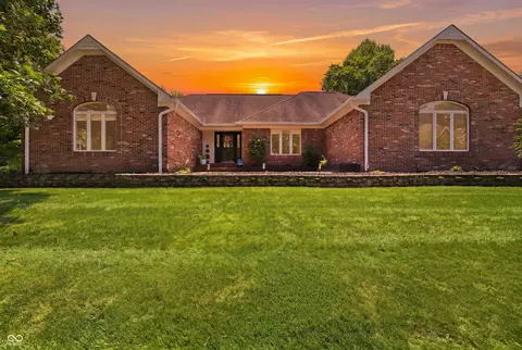 12039 Admirals Pointe Dr, Indianapolis, IN 46236