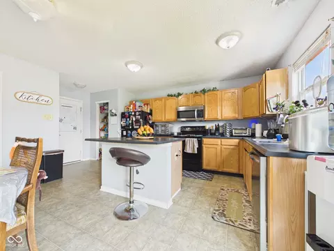 Kitchen - 9542 W Constellation Dr, Pendleton, IN 46064 photo 2 of 4