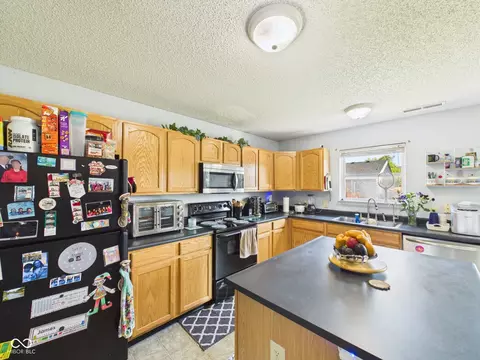 Kitchen - 9542 W Constellation Dr, Pendleton, IN 46064 photo 3 of 4