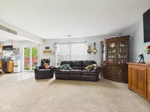 Living - 9542 W Constellation Dr, Pendleton, IN 46064 photo 4 of 6