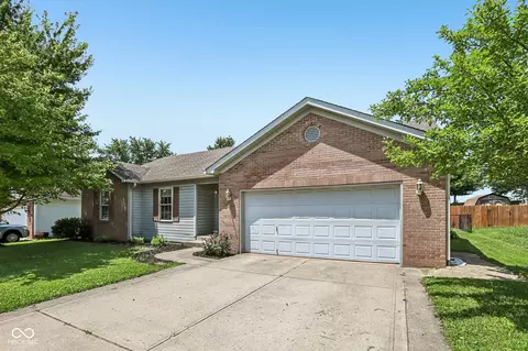 56 Clear Spring Ln, Trafalgar, IN 46181