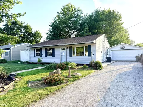 323 Fairlane Dr, Crawfordsville, IN 47933