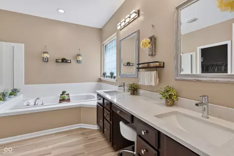 Bath - 13556 Alston, Fishers, IN 46037 photo 2 of 5