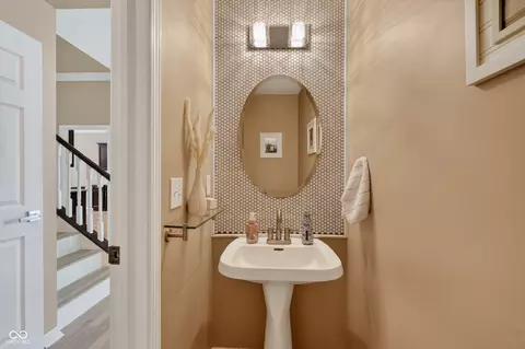 Bath - 13556 Alston, Fishers, IN 46037 photo 1 of 5