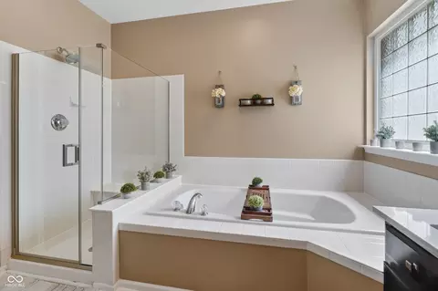 Bath - 13556 Alston, Fishers, IN 46037 photo 3 of 5