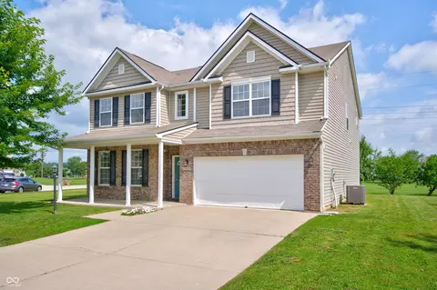2148 Creekstone Dr, Columbus, IN 47201