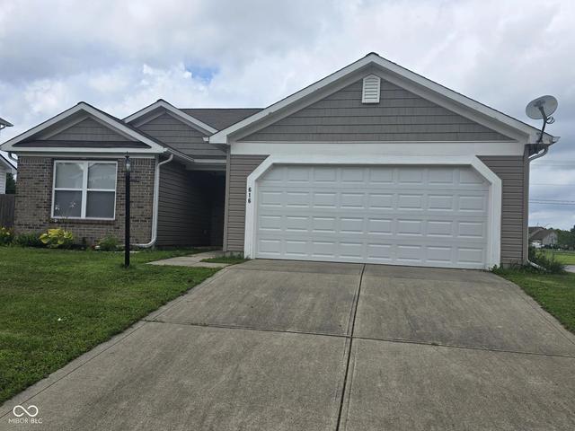 616 Rocky Meadow Dr, Greenwood, IN 46143