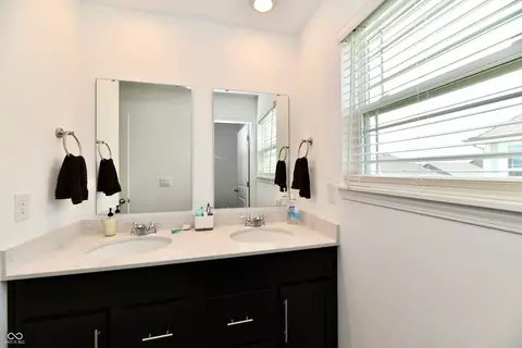 Bath - 678 Blackrock Dr, Pendleton, IN 46064 photo 4 of 4