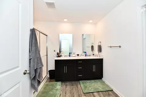 Bath - 678 Blackrock Dr, Pendleton, IN 46064 photo 2 of 4