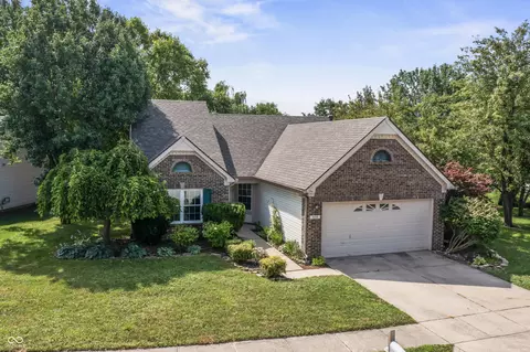 323 Lake Ridge Ln, Greenwood, IN 46142