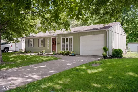 2817 Streamside Dr, Columbus, IN 47203 photo 2