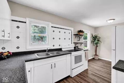 2817 Streamside Dr, Columbus, IN 47203 photo 9