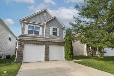 2483 Shadow Bend Dr, Columbus, IN 47201