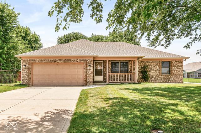 397 Schoolhouse Ln, Bargersville, IN 46106