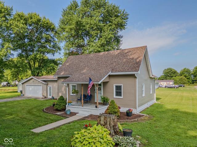 12852 1st St, Columbus, IN 47203