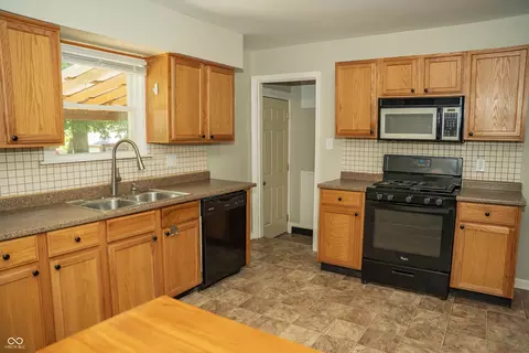 Kitchen - 1944 Epler Ave, Indianapolis, IN 46227 photo 6 of 8