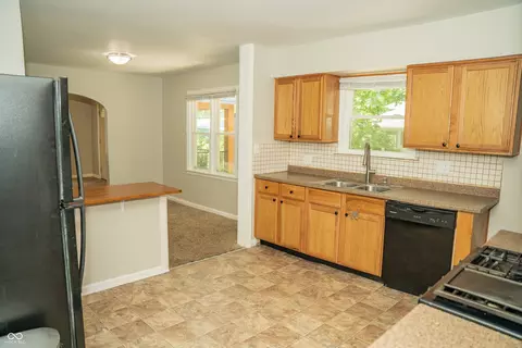 Kitchen - 1944 Epler Ave, Indianapolis, IN 46227 photo 7 of 8