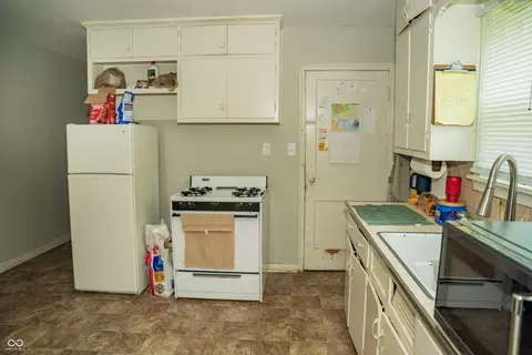 Kitchen - 1944 Epler Ave, Indianapolis, IN 46227 photo 1 of 8