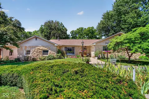 6926 Woodridge Dr, Avon, IN 46123