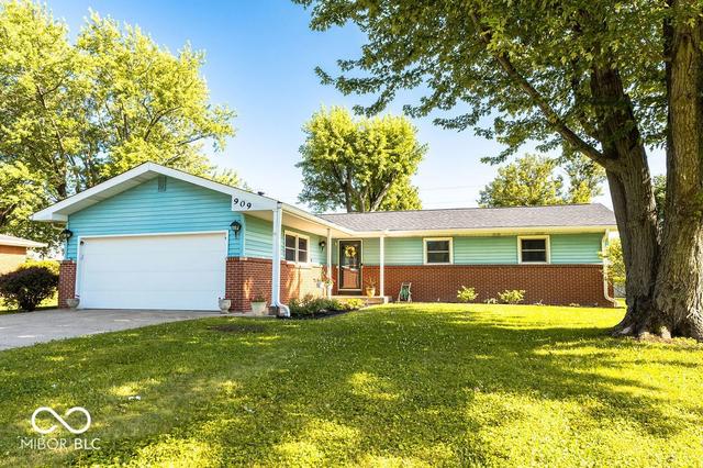 909 White Dr, New Castle, IN 47362