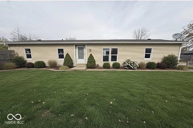 52 Fountain Lake Dr, Greenfield, IN 46140
