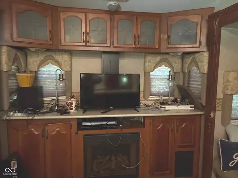 Living - 9713 E Birch Rd, Bloomfield, IN 47424 photo 2 of 2