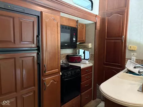 Kitchen - 9713 E Birch Rd, Bloomfield, IN 47424 photo 3 of 4