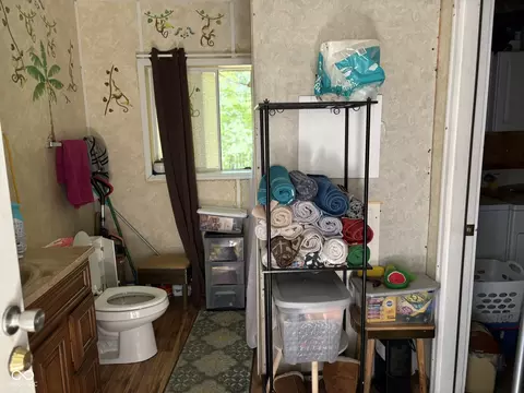 Bath - 9713 E Birch Rd, Bloomfield, IN 47424 photo 1 of 3