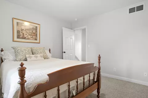Bedroom - 3984 Jonathan Ridge Dr, Columbus, IN 47201 photo 5 of 10
