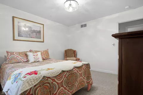 Bedroom - 3984 Jonathan Ridge Dr, Columbus, IN 47201 photo 7 of 10