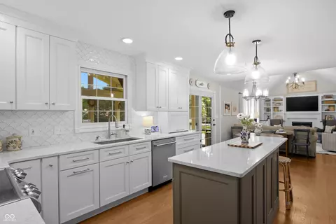Kitchen - 3984 Jonathan Ridge Dr, Columbus, IN 47201 photo 4 of 11