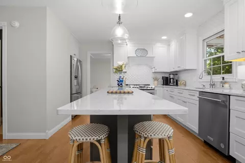Kitchen - 3984 Jonathan Ridge Dr, Columbus, IN 47201 photo 10 of 11
