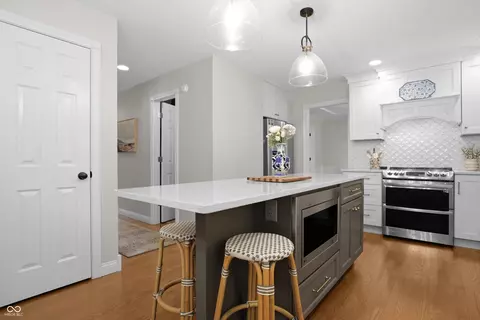 Kitchen - 3984 Jonathan Ridge Dr, Columbus, IN 47201 photo 9 of 11